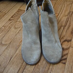 Lucky Brand Beige Suede Ankle Booties Size 9